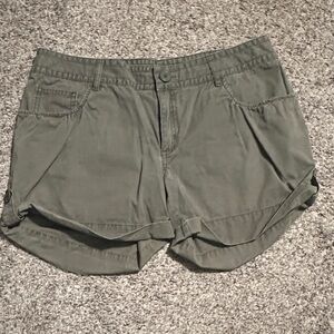 Old Navy Women's Cargo Shorts in Olive
